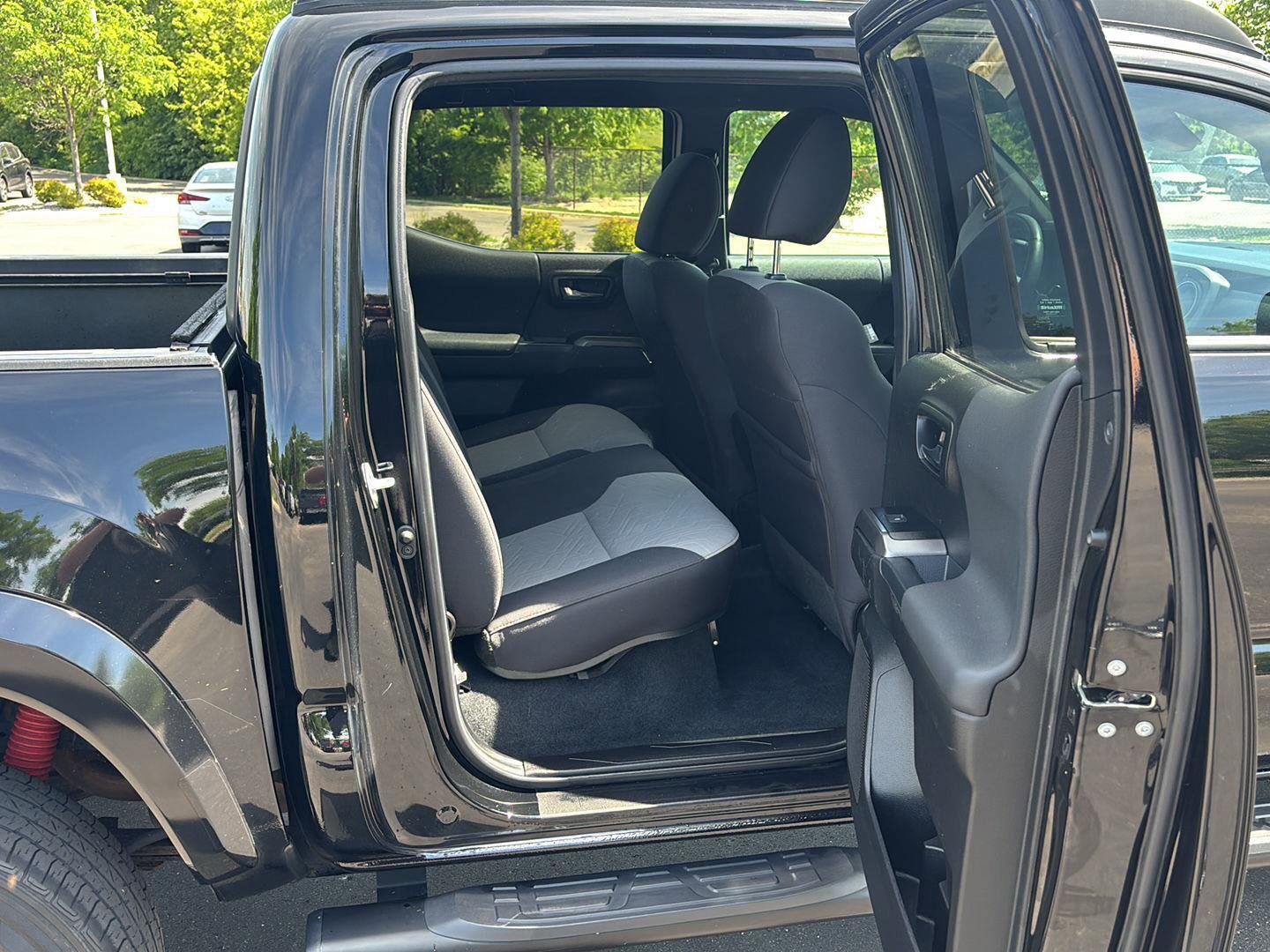 Used 2022 Toyota Tacoma TRD Sport w/ Technology Package AWD/4WD image 16