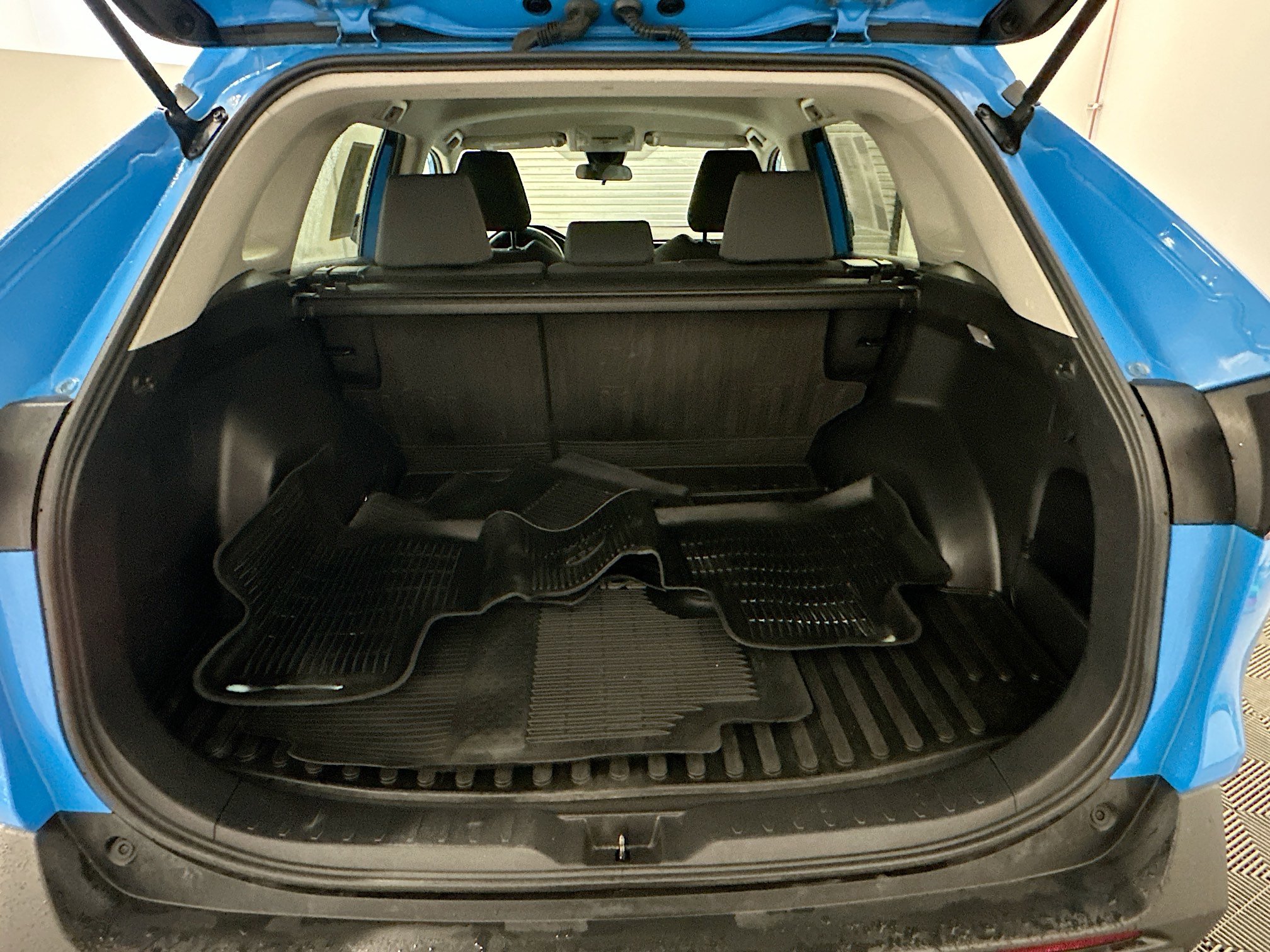 Used 2021 Toyota RAV4 XLE image 30