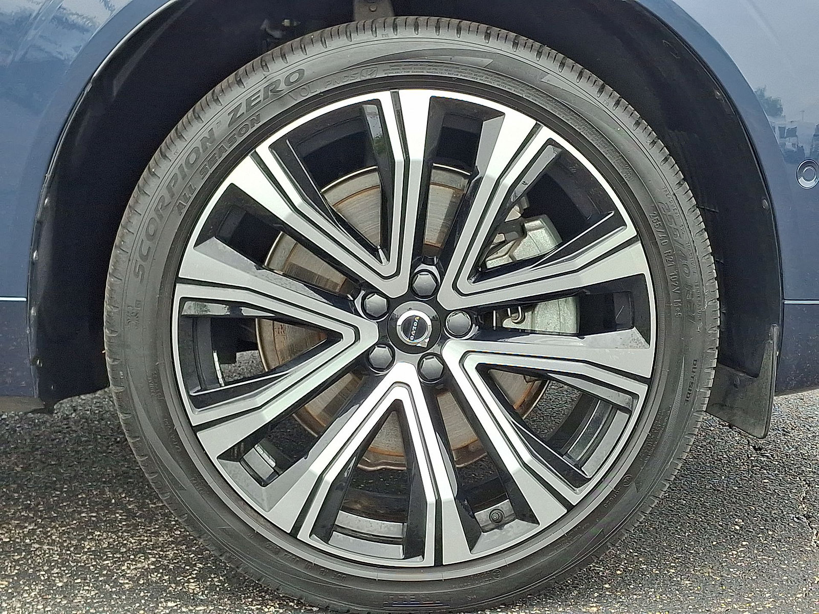 Used 2023 Volvo XC60 B6 Ultimate w/ Protection Package Premier AWD/4WD image 27