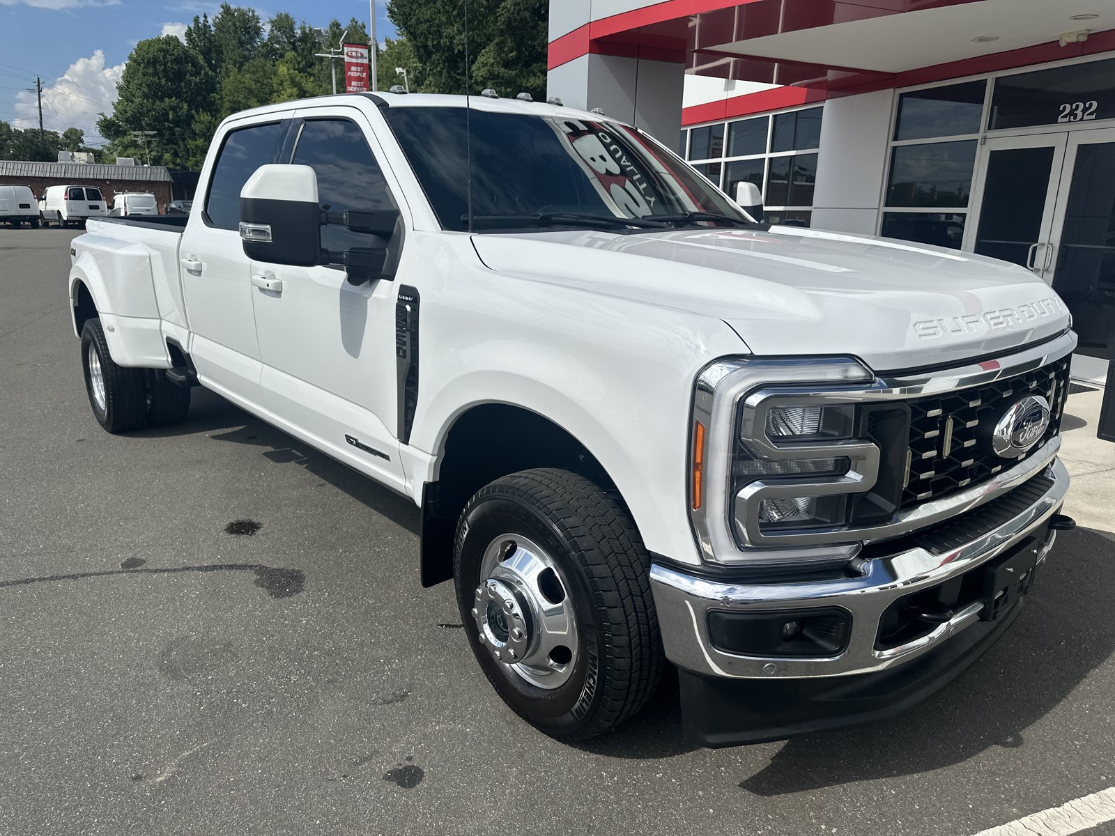 Used 2023 Ford F350 Lariat w/ Lariat Ultimate Package AWD/4WD image 2