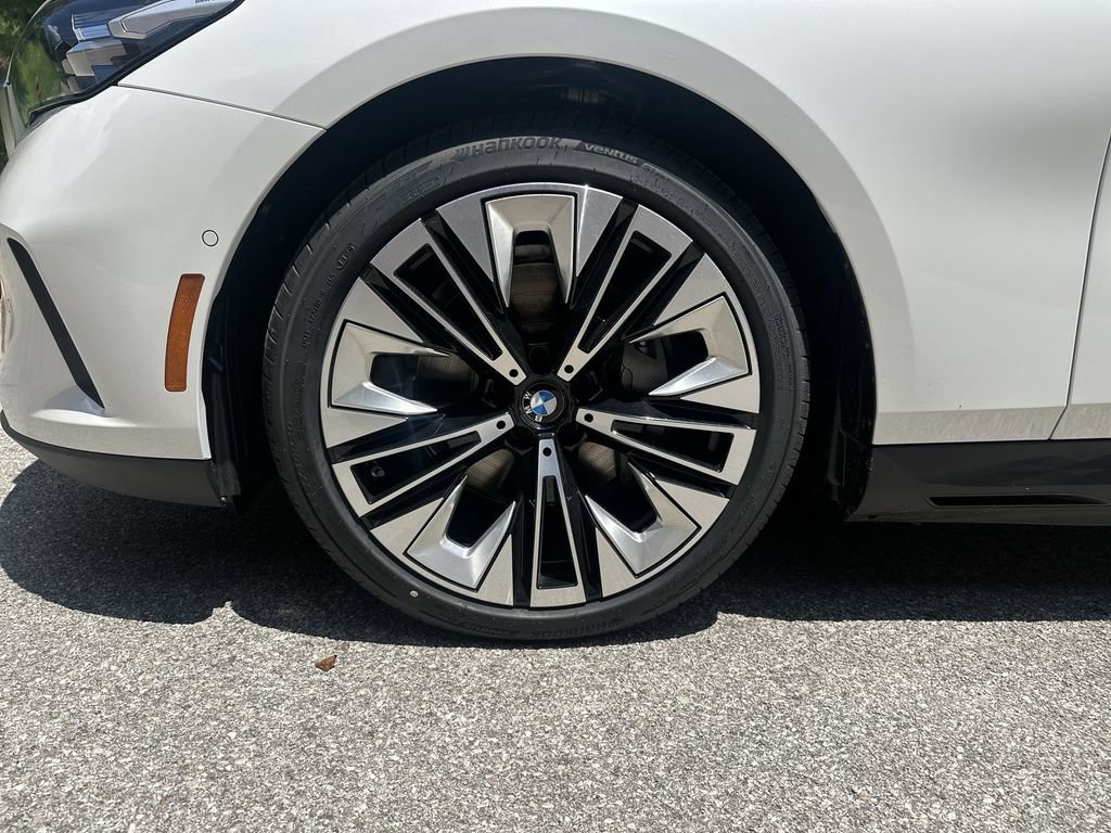 Used 2026 BMW i5 eDrive40 w/ Premium Package AWD/4WD image 13