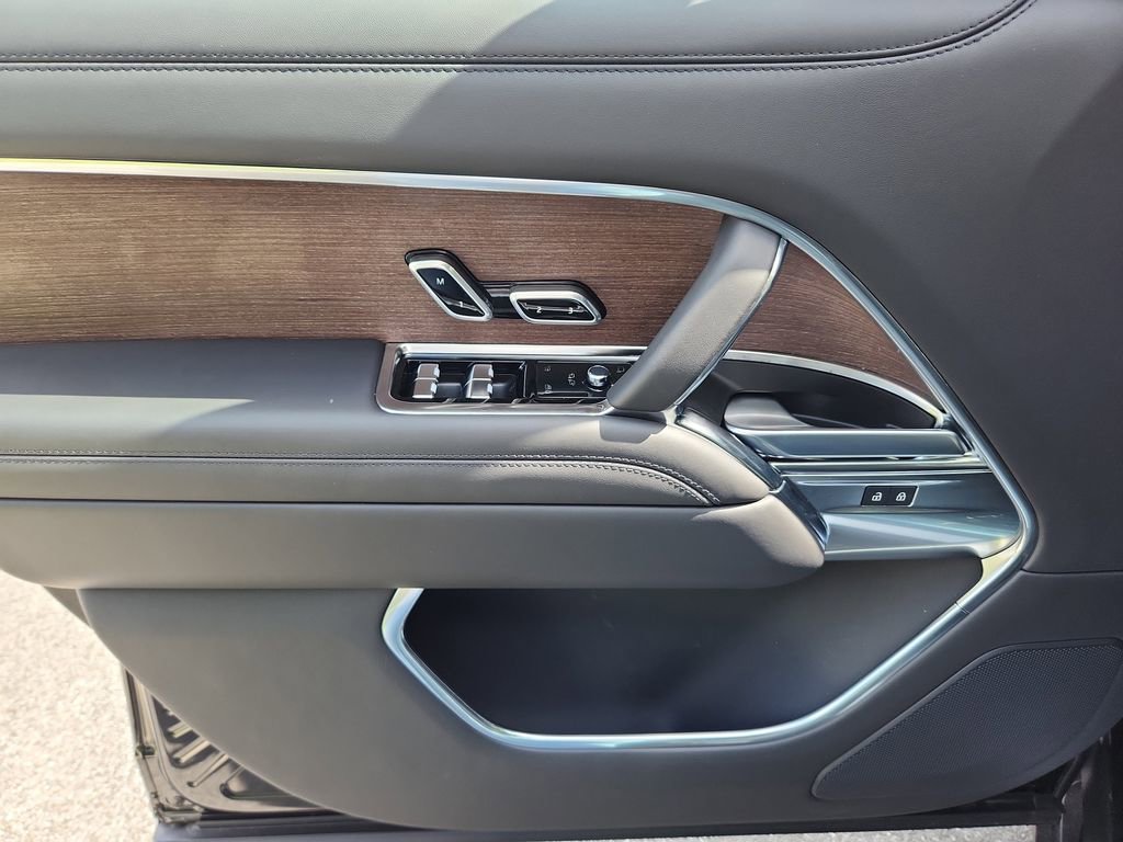 New 2025 Land Rover Range Rover SE AWD/4WD image 24