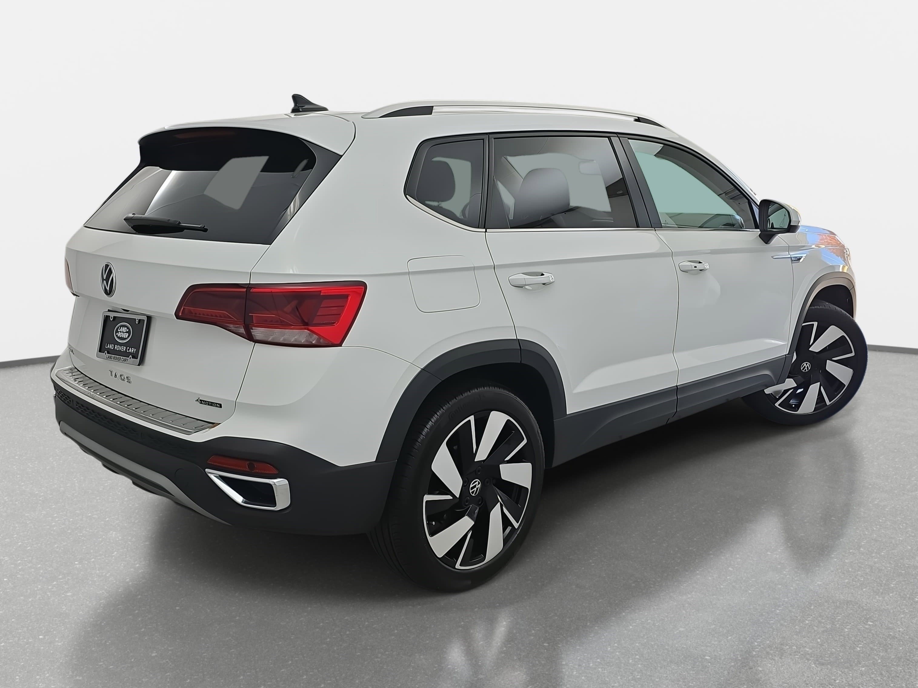 Used 2024 Volkswagen Taos SEL image 5