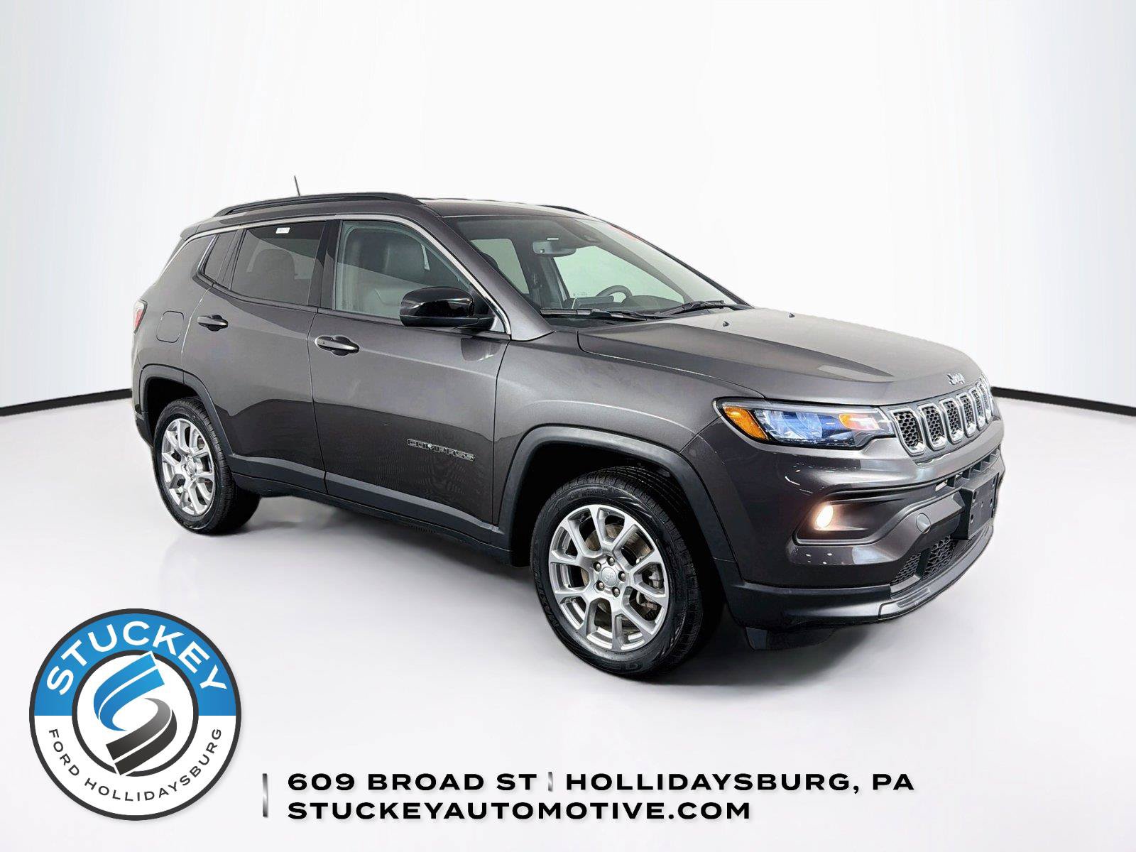 Used 2023 Jeep Compass Latitude AWD/4WD image 1