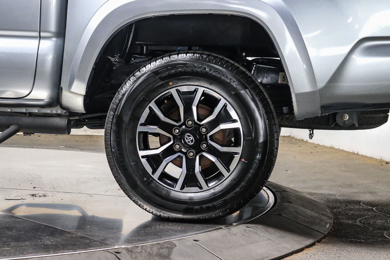 Certified 2022 Toyota Tacoma TRD Sport w/ TRD Premium Sport Package AWD/4WD image 10