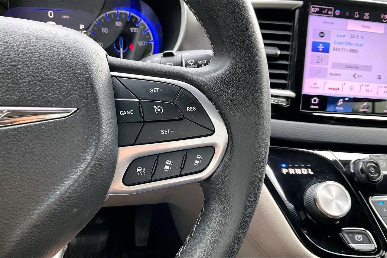 Used 2022 Chrysler Pacifica Touring-L FWD image 29