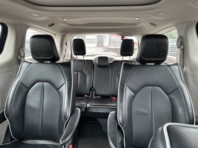Used 2022 Chrysler Pacifica Limited FWD image 4