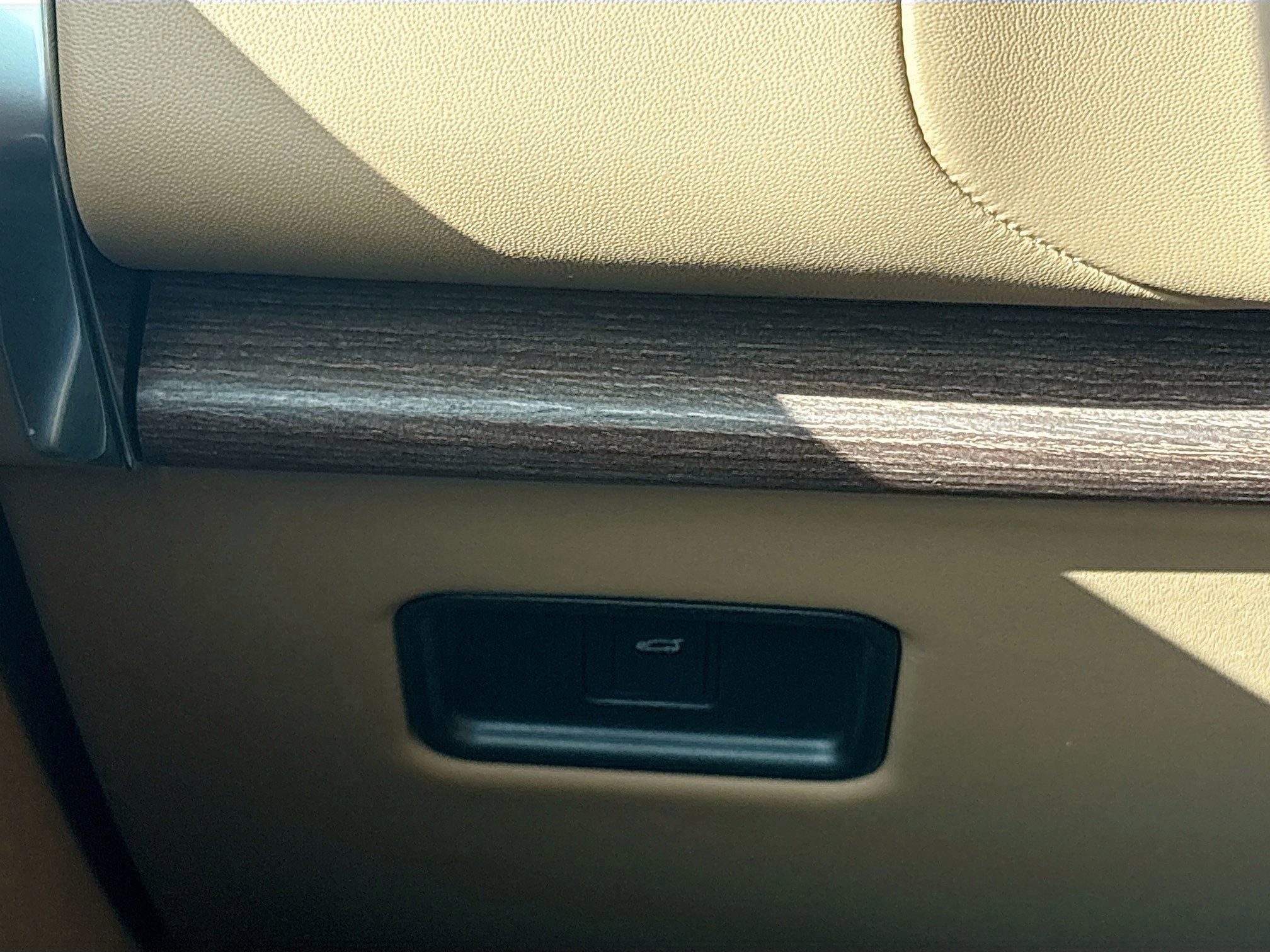 New 2026 Land Rover Range Rover Long Wheelbase Autobiography image 38