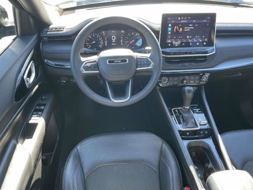 Used 2025 Jeep Compass Trailhawk AWD/4WD image 23