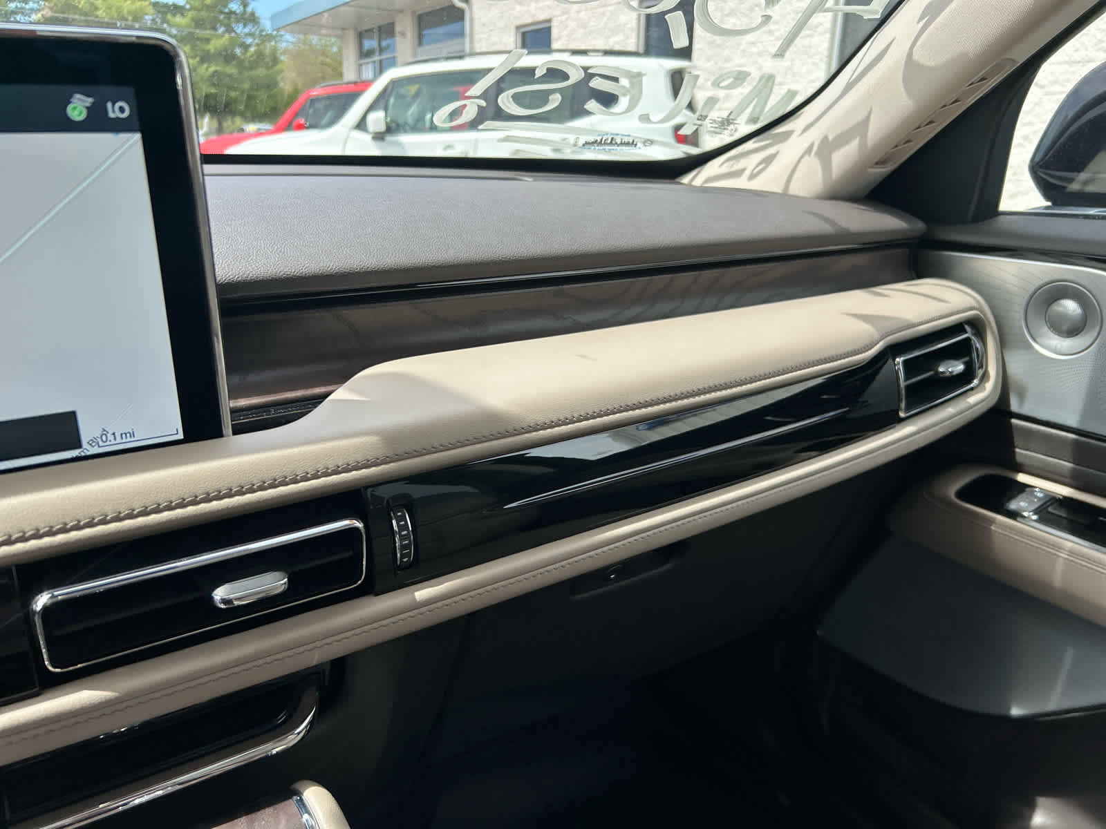 Used 2022 Lincoln Aviator Reserve w/ Equipment Group 201A AWD/4WD image 21