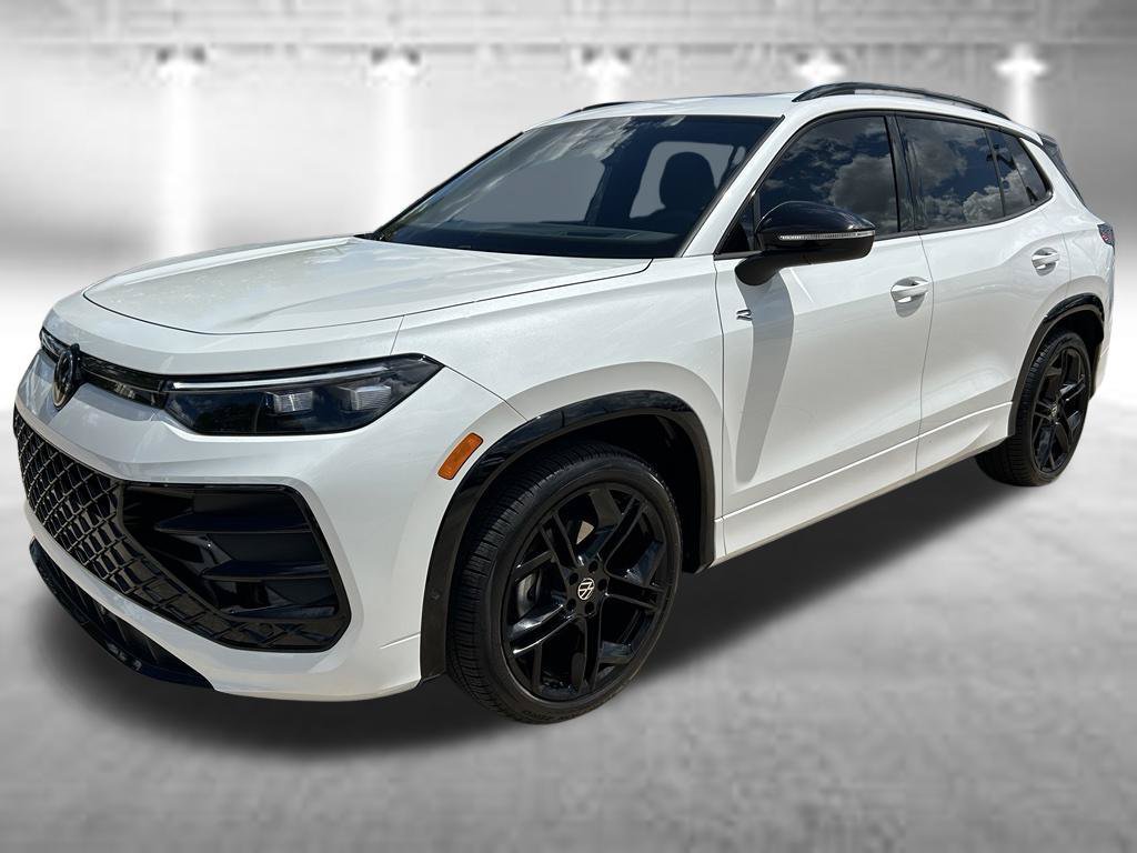 Certified 2026 Volkswagen Tiguan SE R-Line FWD image 2