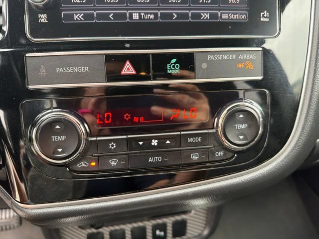 Used 2019 Mitsubishi Outlander SEL AWD/4WD image 22