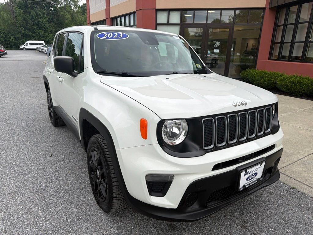 Used 2023 Jeep Renegade Latitude AWD/4WD image 9