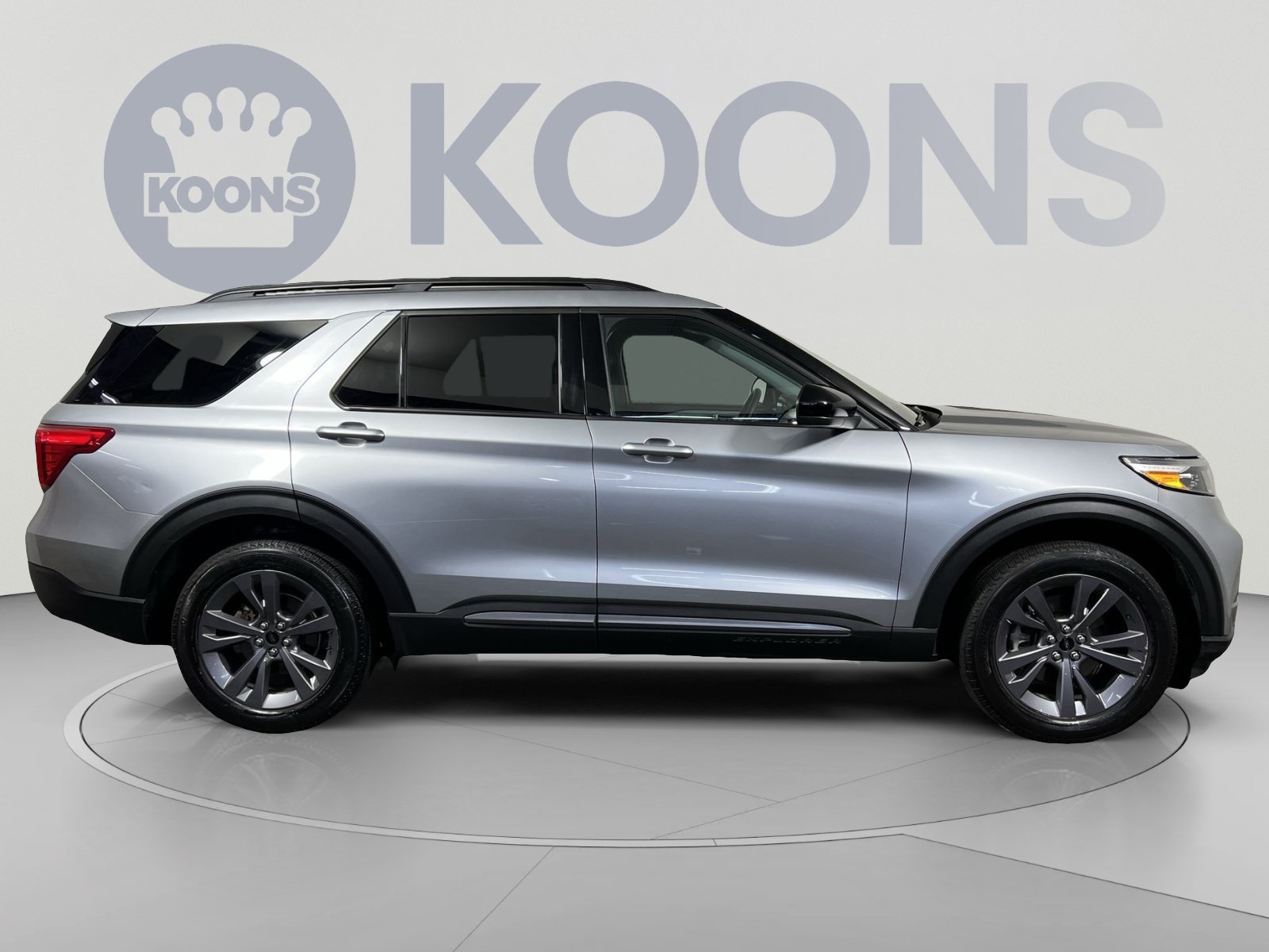 Used 2023 Ford Explorer XLT w/ Equipment Group 202A AWD/4WD image 12
