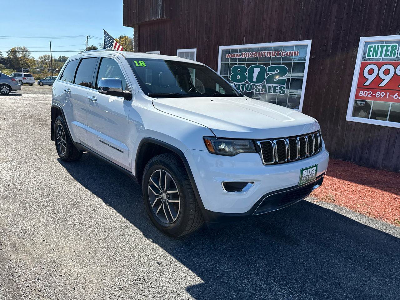 Used 2018 Jeep Grand Cherokee Limited w/ Luxury Group II image 2