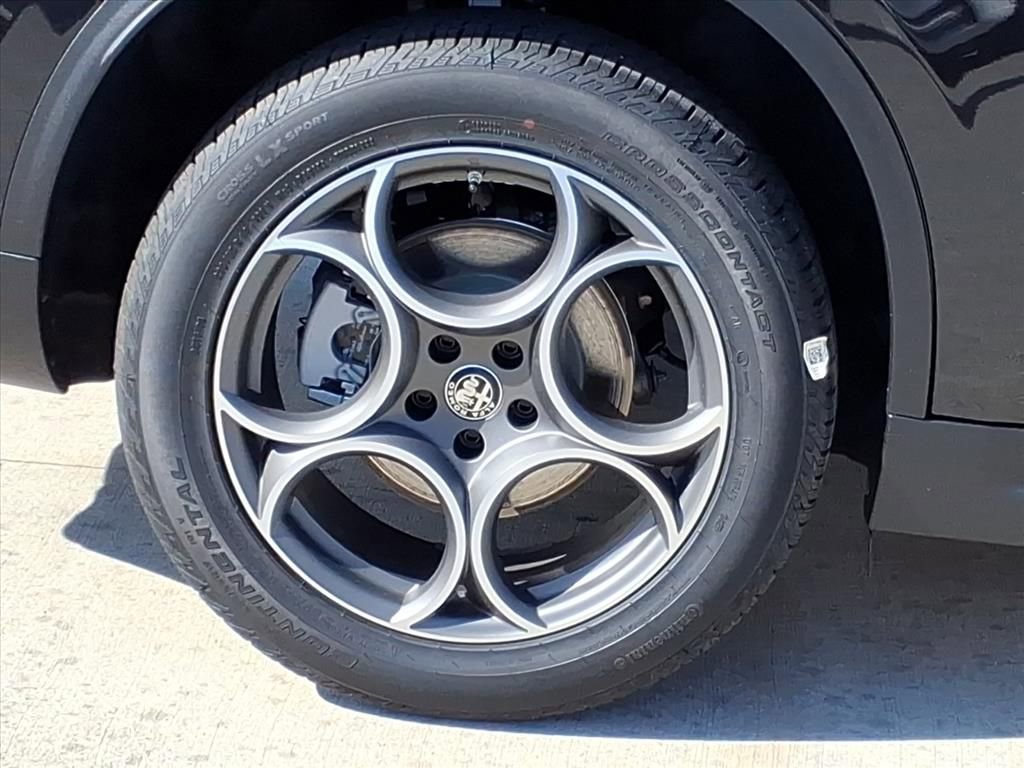 New 2026 Alfa Romeo Stelvio Sprint w/ Convenience Package image 6