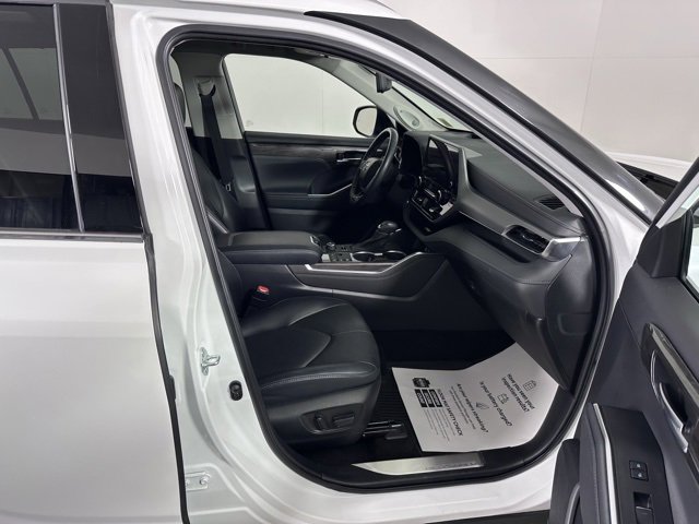 Used 2023 Toyota Highlander Platinum image 10