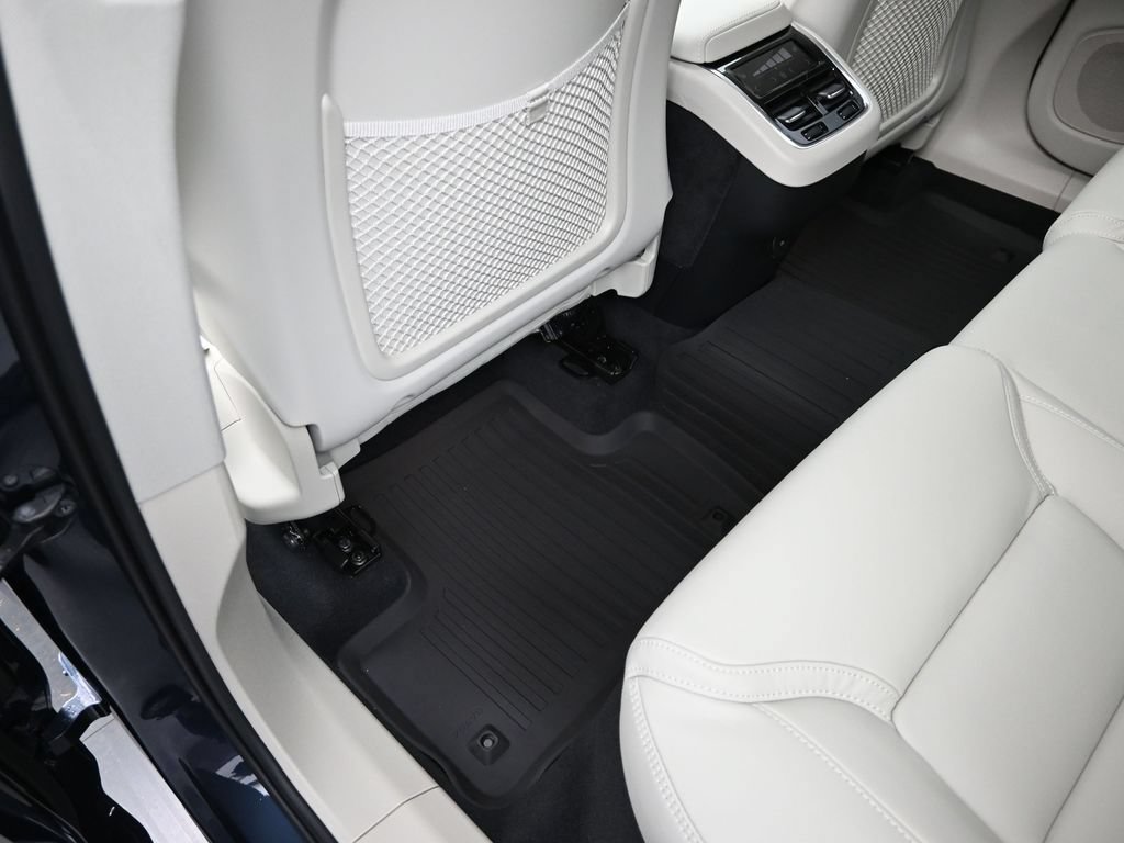 New 2026 Volvo XC60 B5 Ultra w/ Climate Package AWD/4WD image 13