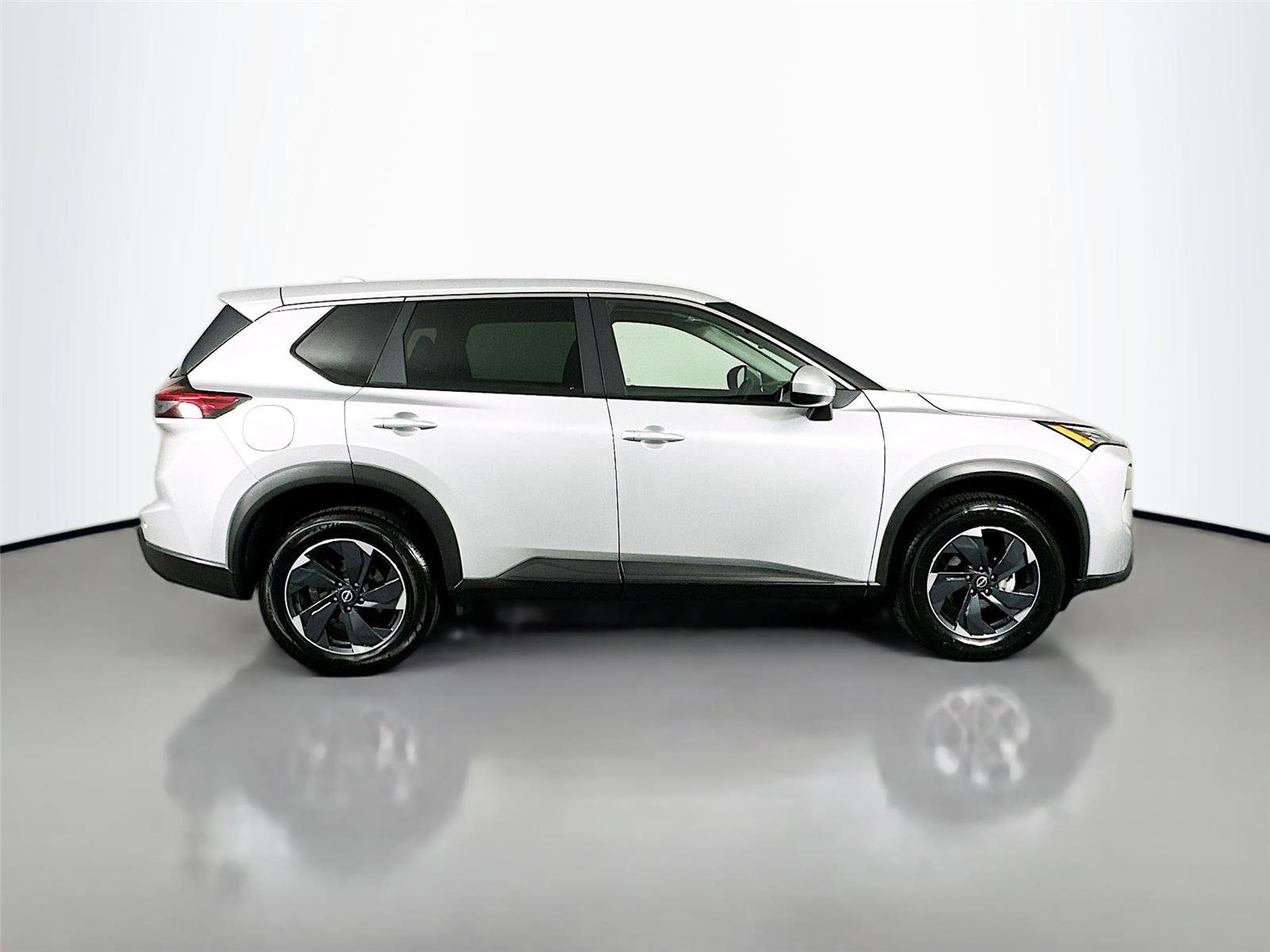 Used 2024 Nissan Rogue SV image 8