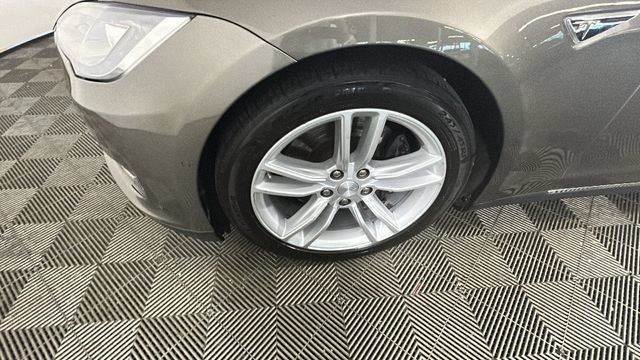 Used 2015 Tesla Model S 60 RWD image 9