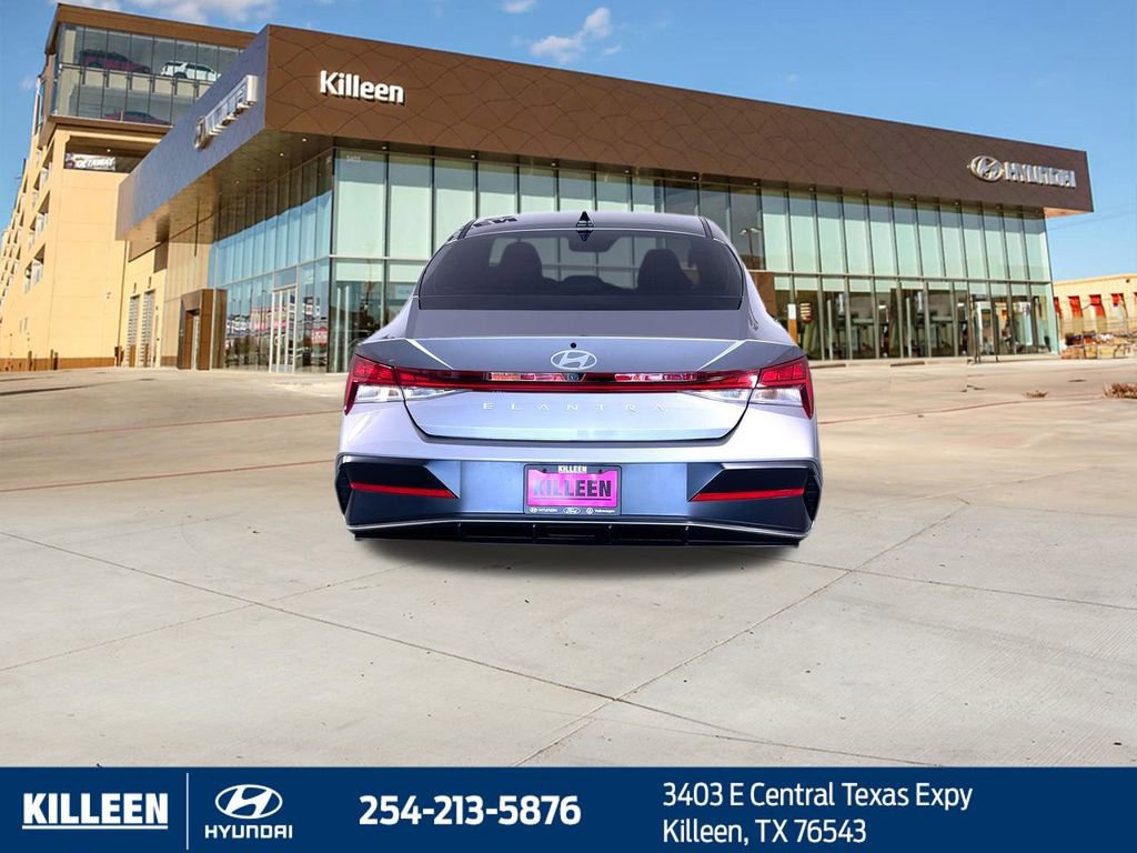 Used 2025 Hyundai Elantra SEL image 7