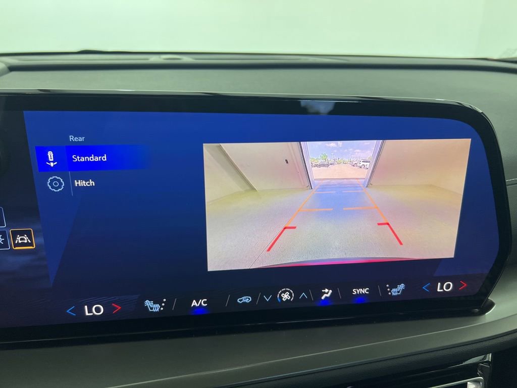 Used 2025 Chevrolet Traverse LT w/ Sun and Wheel Package FWD image 14