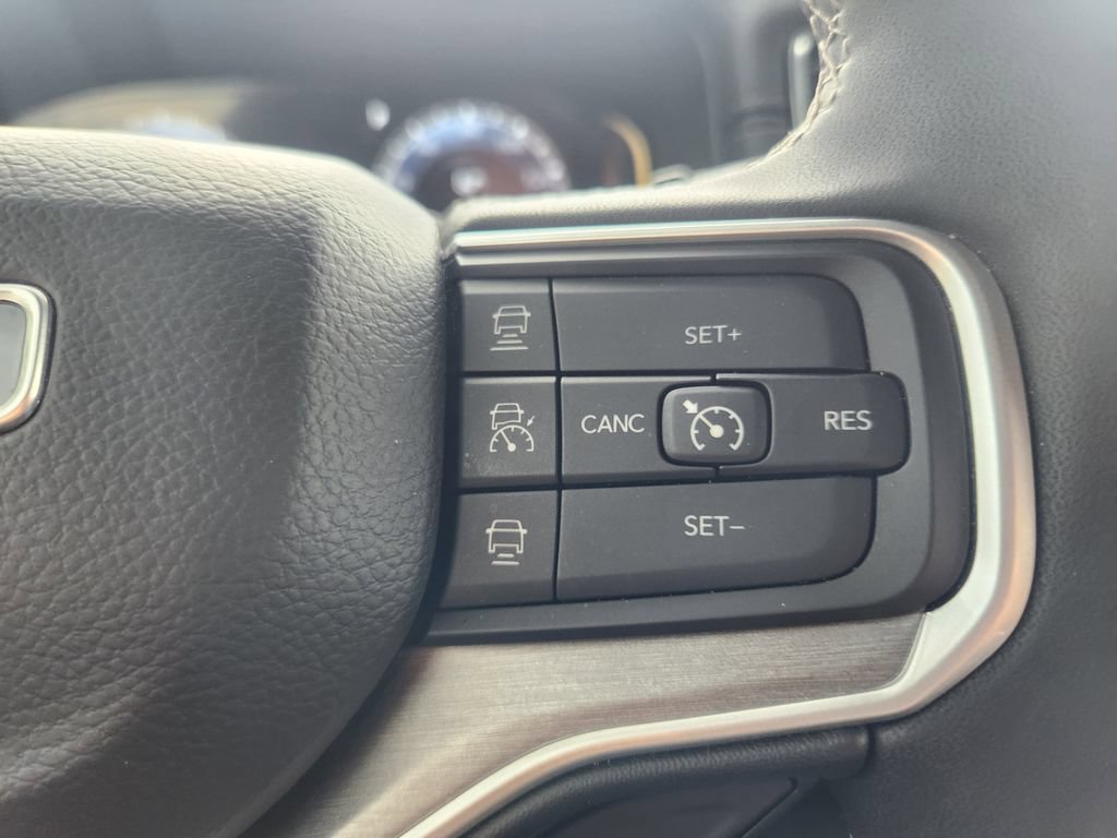 Used 2025 Jeep Wagoneer L 4WD image 22