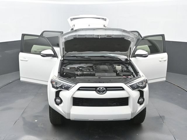 Used 2020 Toyota 4Runner SR5 Premium w/ Moonroof Package AWD/4WD image 36