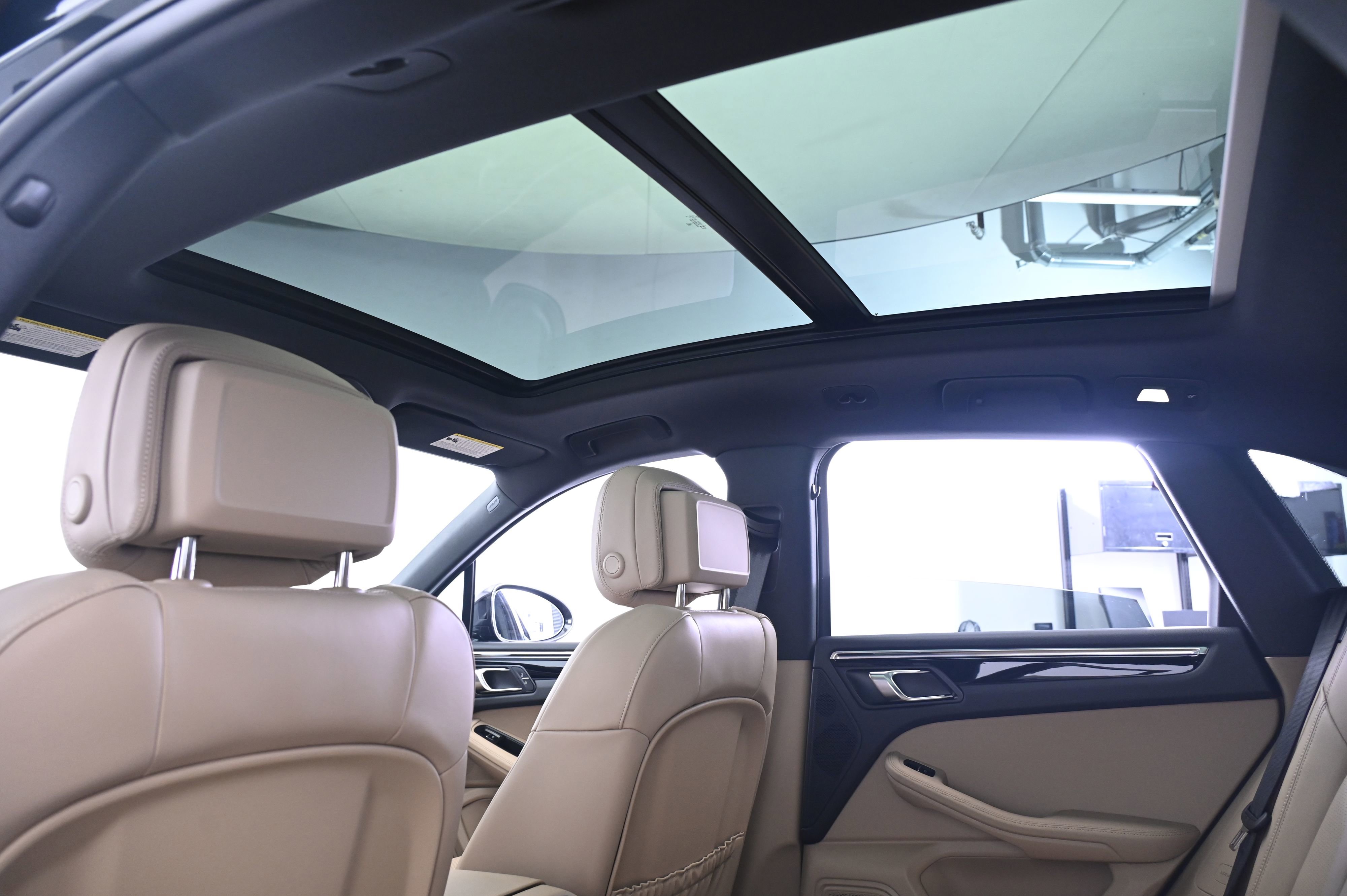 Certified 2025 Porsche Macan image 25