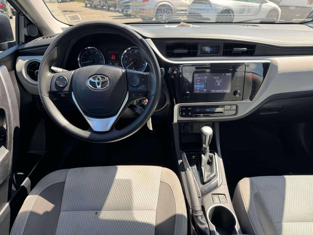 Used 2018 Toyota Corolla LE FWD image 20