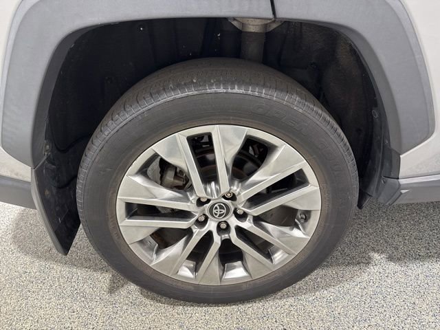 Used 2019 Toyota RAV4 XLE Premium AWD/4WD image 6