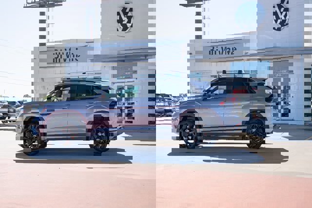 New 2026 Volkswagen Atlas Cross Sport SEL R-Line image 3