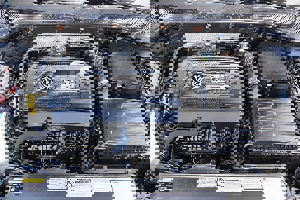 Used 2017 Volkswagen Golf R 4-Door image 26