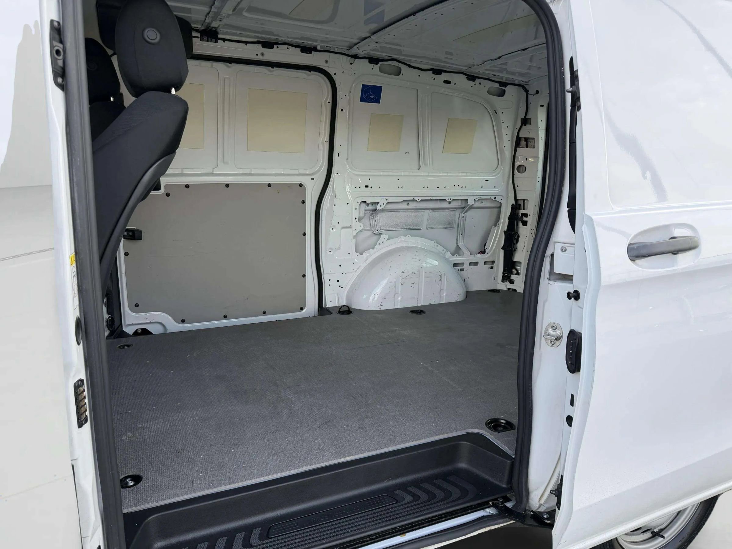 Used 2018 Mercedes-Benz Metris image 3