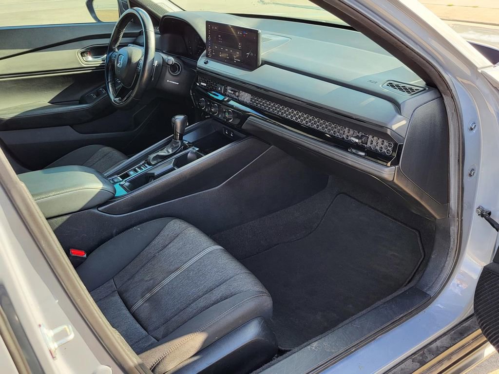 Used 2024 Honda Accord Sport image 9