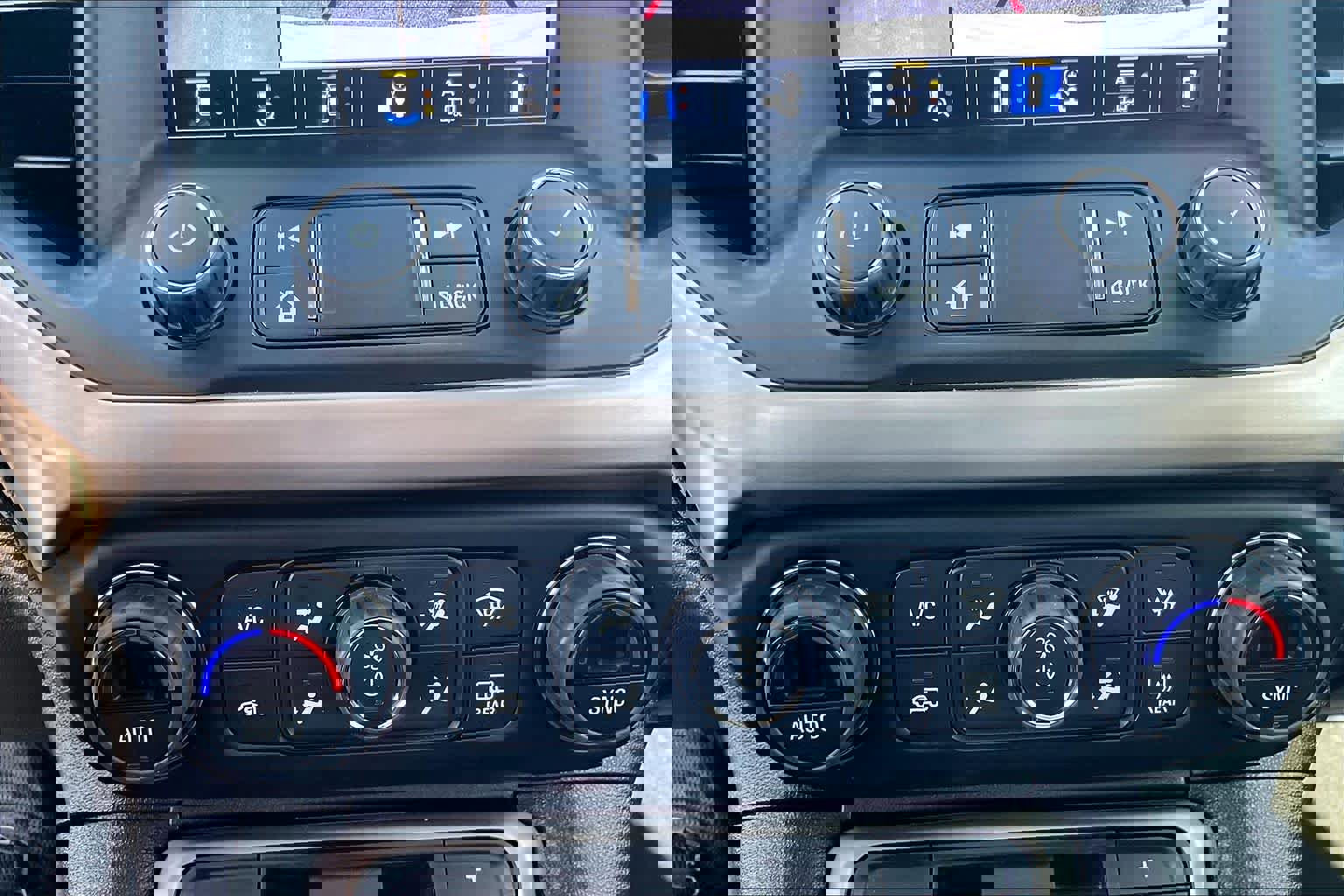 Certified 2023 GMC Acadia Denali w/ Denali Ultimate Package image 32