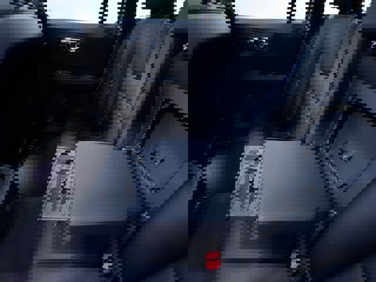 Used 2025 Volvo V60 B5 Cross Country Plus image 38