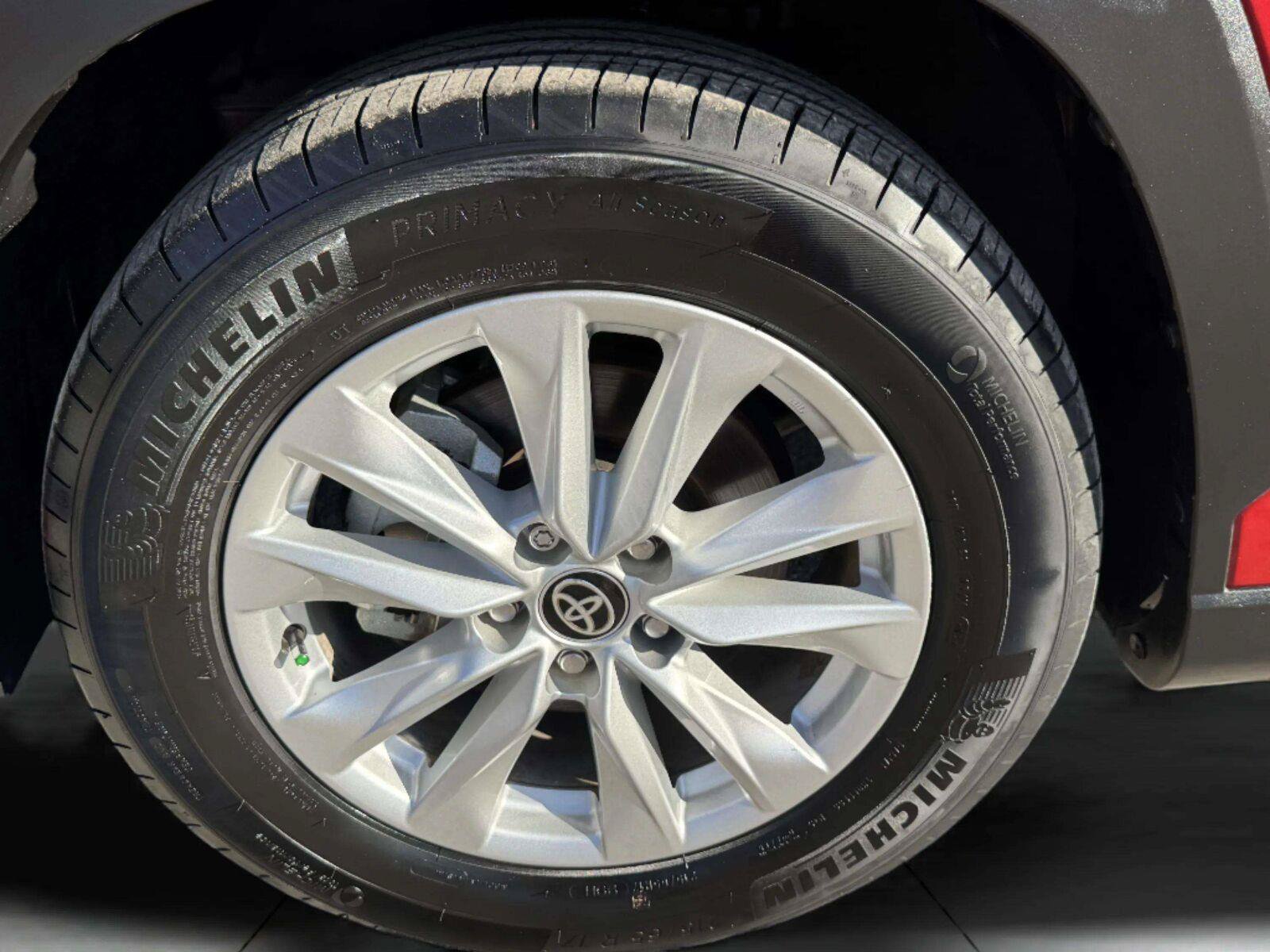 Used 2023 Toyota Corolla Cross LE FWD image 43