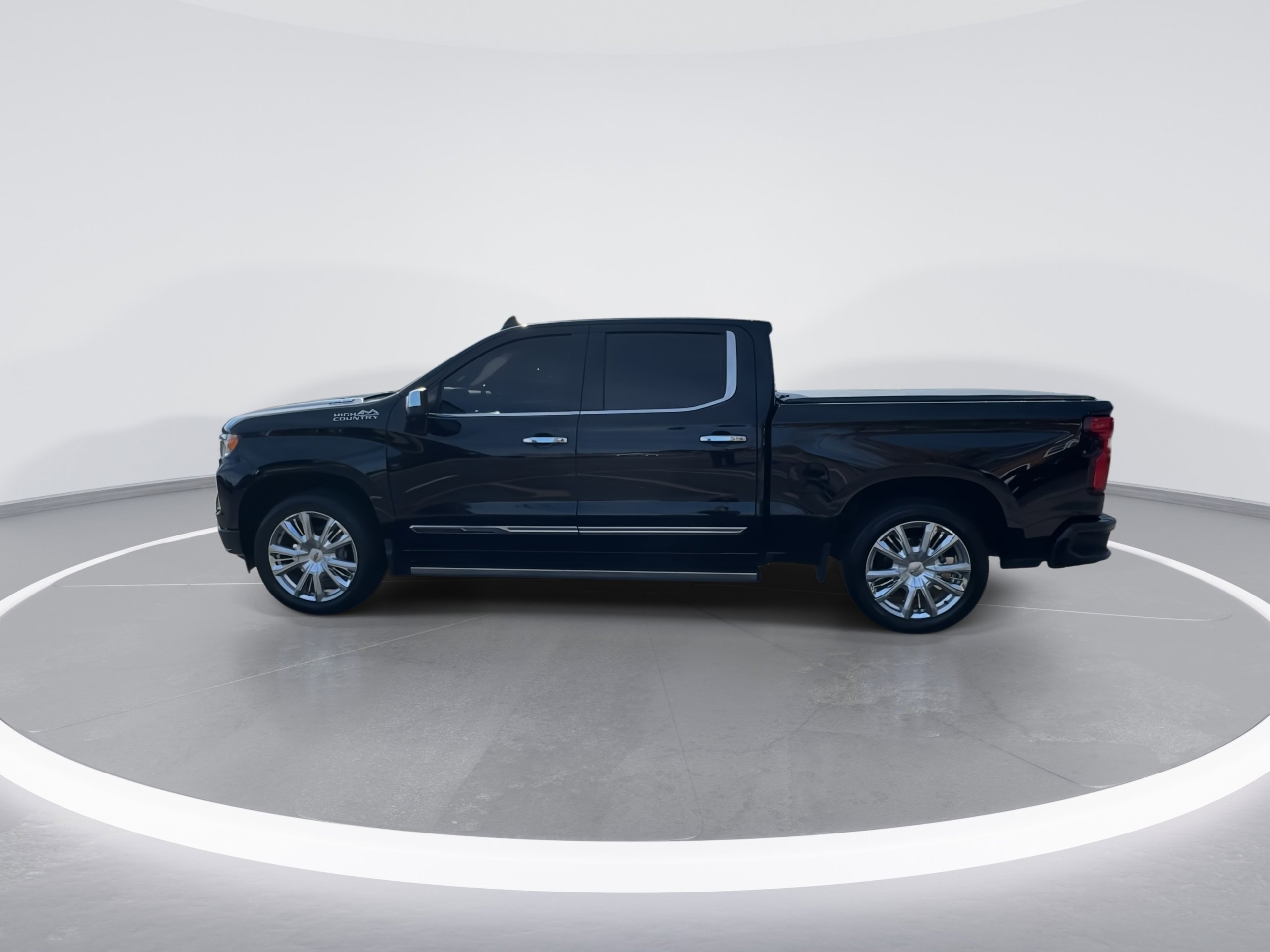 Used 2022 Chevrolet Silverado 1500 High Country w/ High Country Premium Package image 5