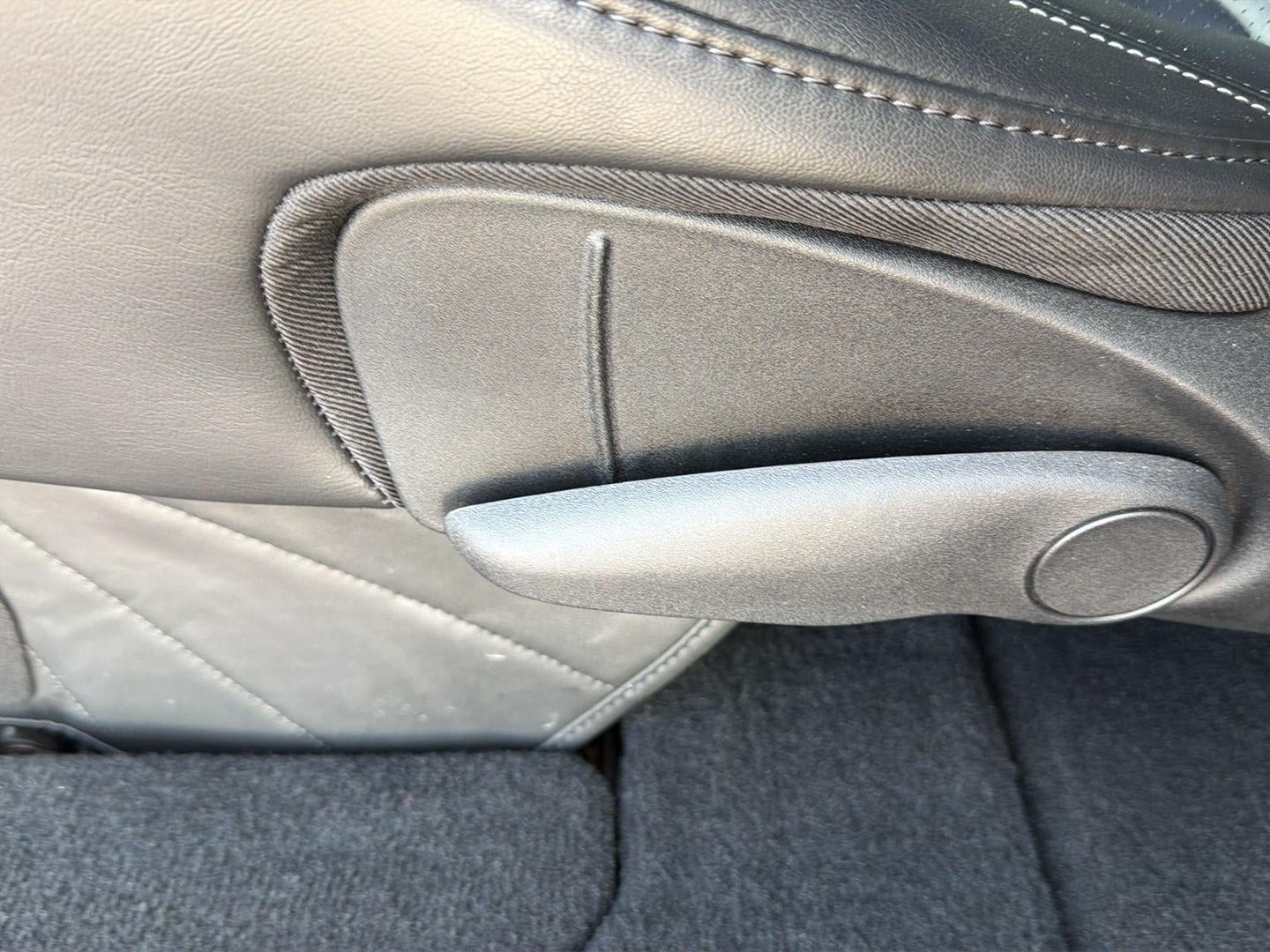 Used 2025 Chrysler Pacifica Select FWD image 31