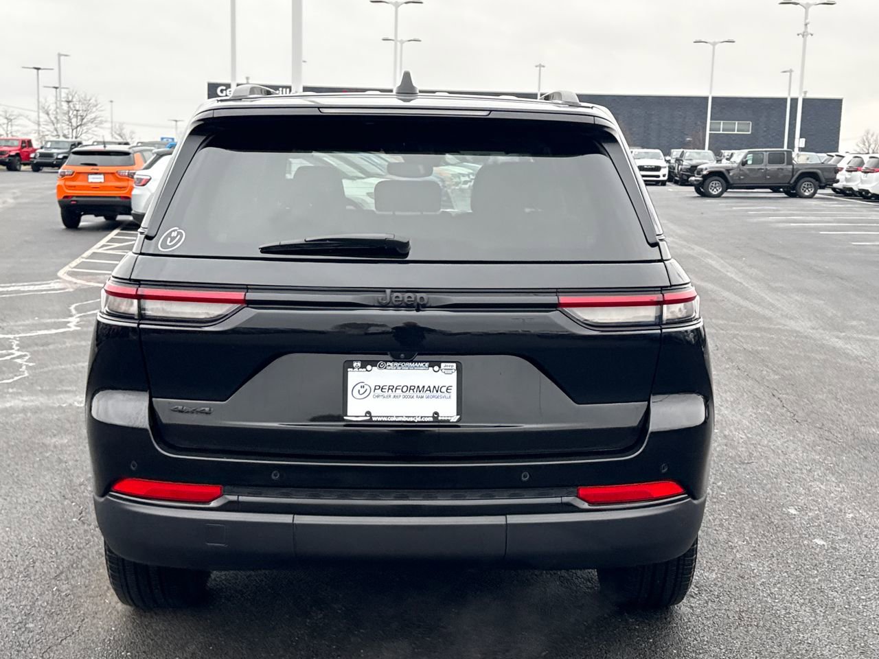Used 2024 Jeep Grand Cherokee Altitude image 4