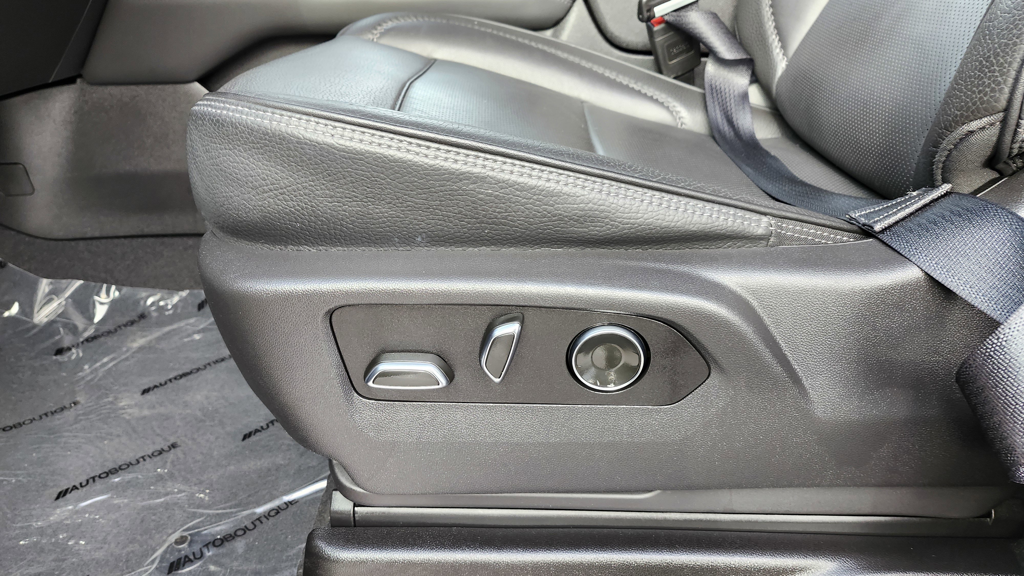 Used 2025 GMC Yukon Denali image 27