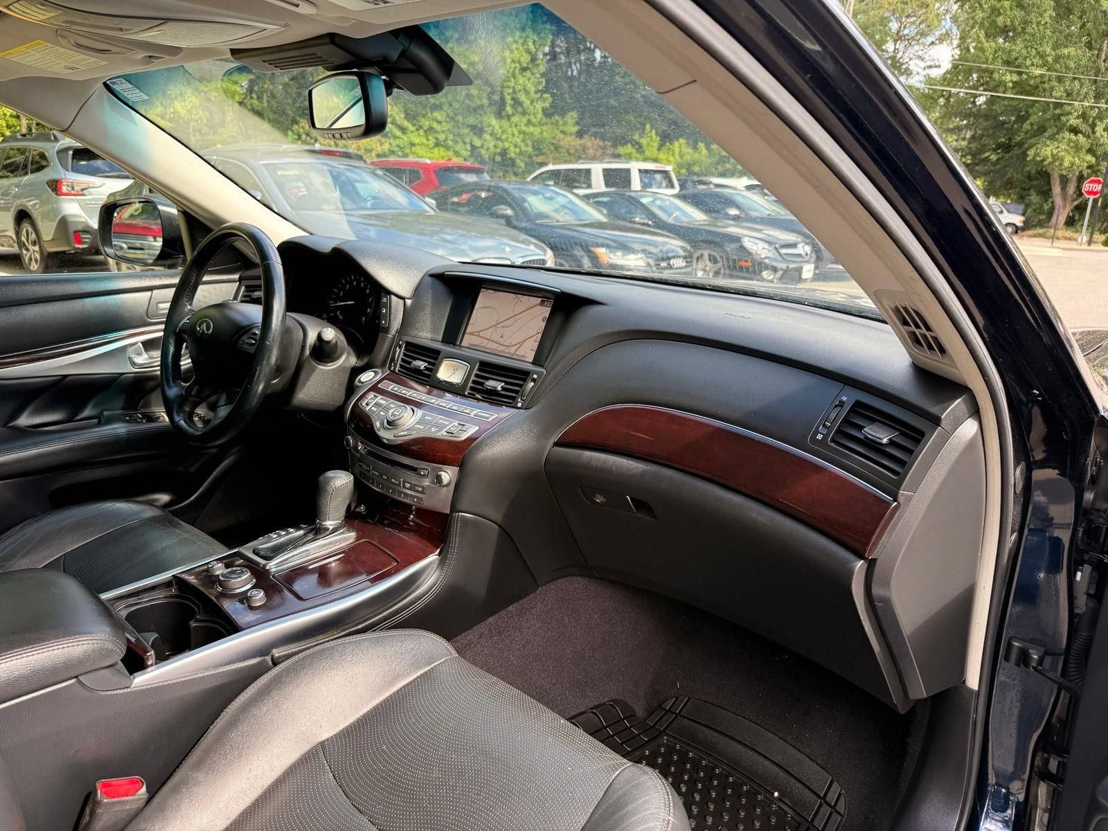 Used 2015 INFINITI Q70 L 3.7 RWD image 19