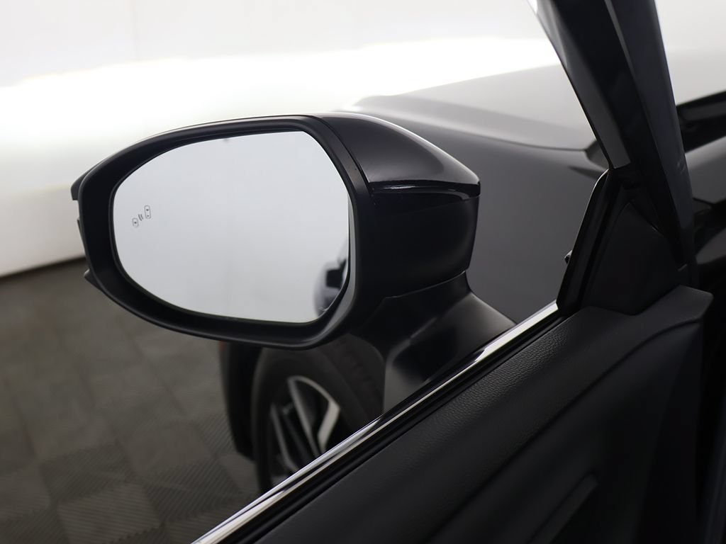 Used 2025 Toyota Crown AWD/4WD image 31