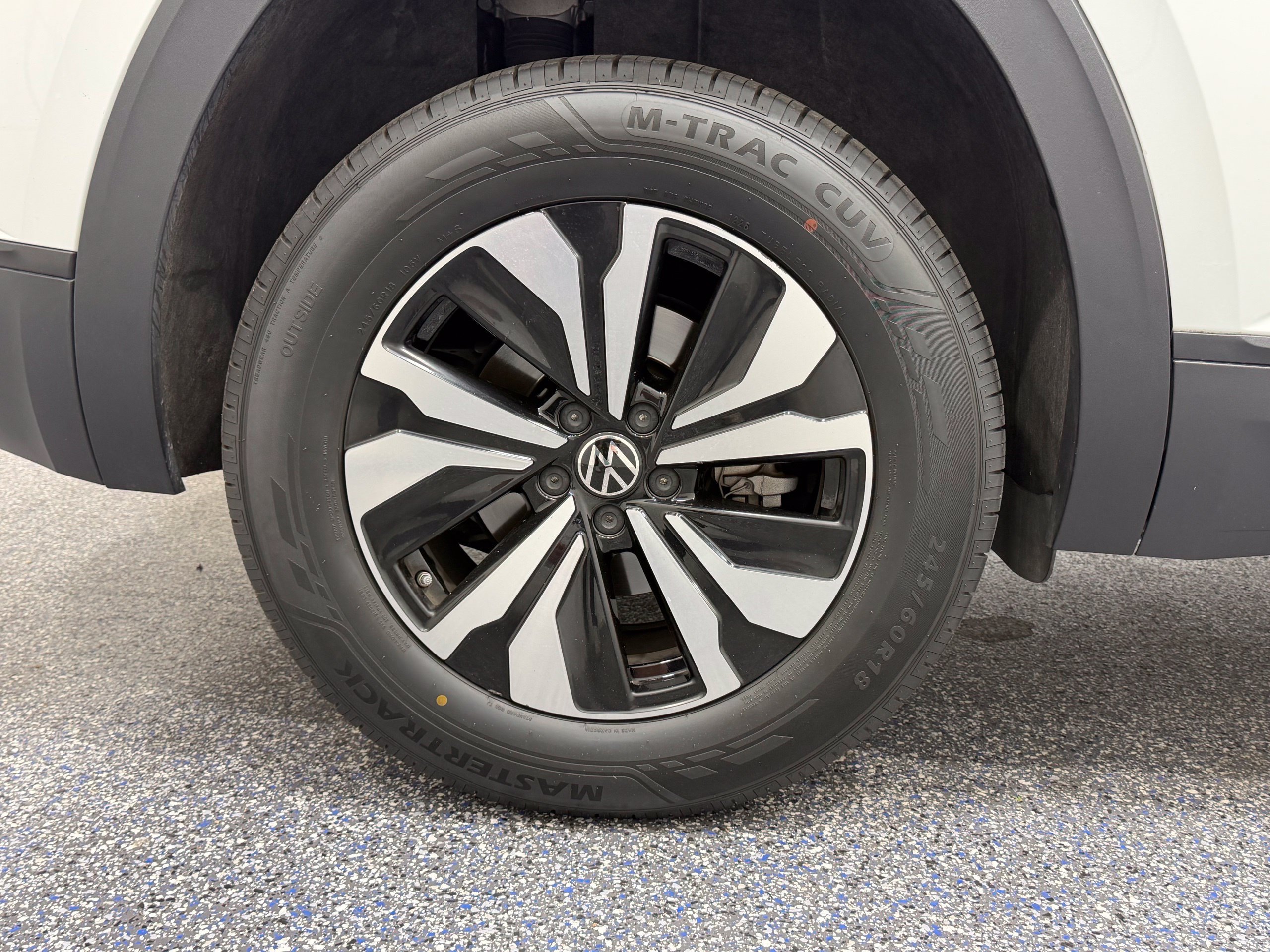 Certified 2024 Volkswagen Atlas Cross Sport SE FWD image 13