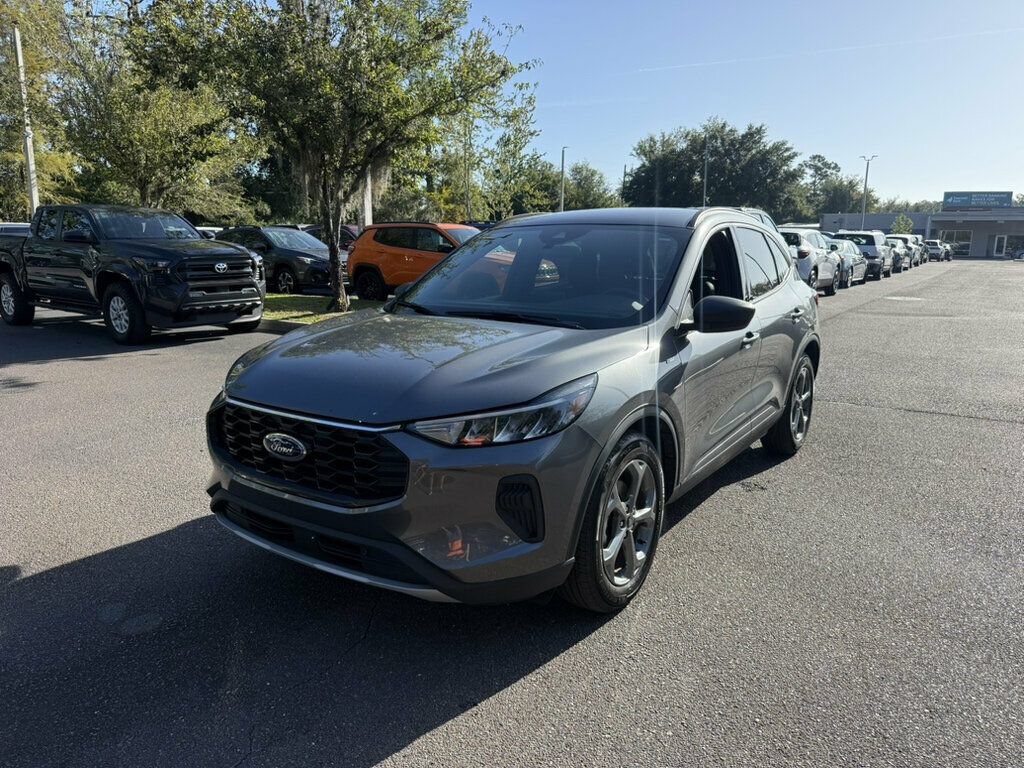 Used 2025 Ford Escape ST-Line FWD image 1