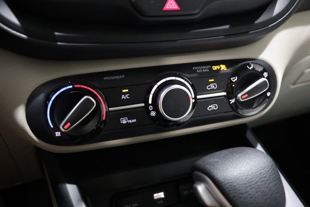 Used 2025 Kia Soul LX w/ LX Technology Package FWD image 24