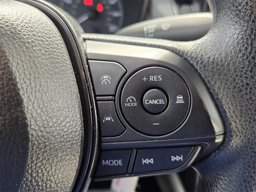 Used 2025 Toyota Corolla Cross L image 22