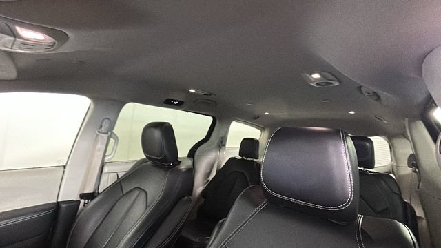 Used 2024 Chrysler Pacifica Touring-L FWD image 12