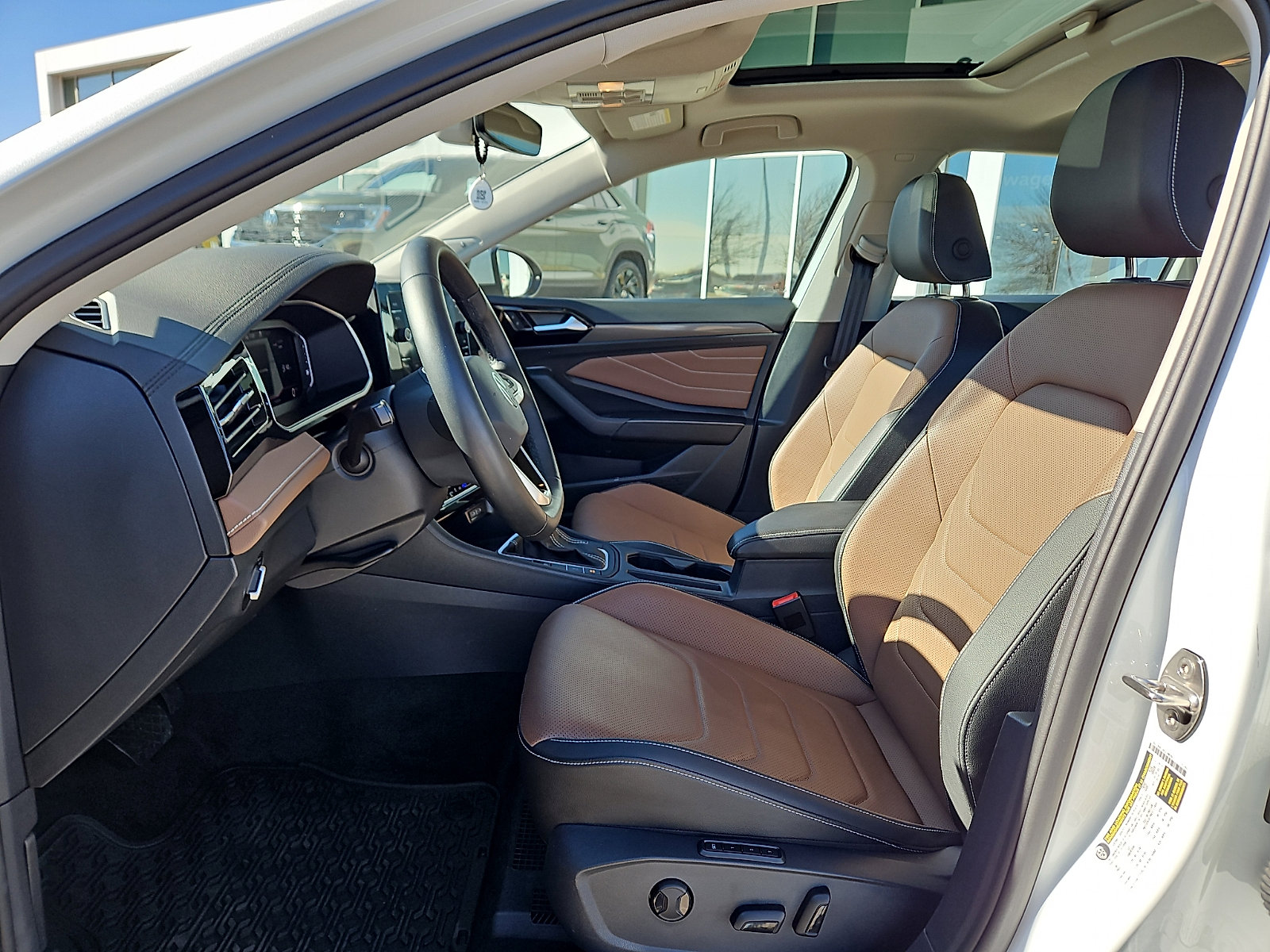 Used 2025 Volkswagen Jetta SEL image 9